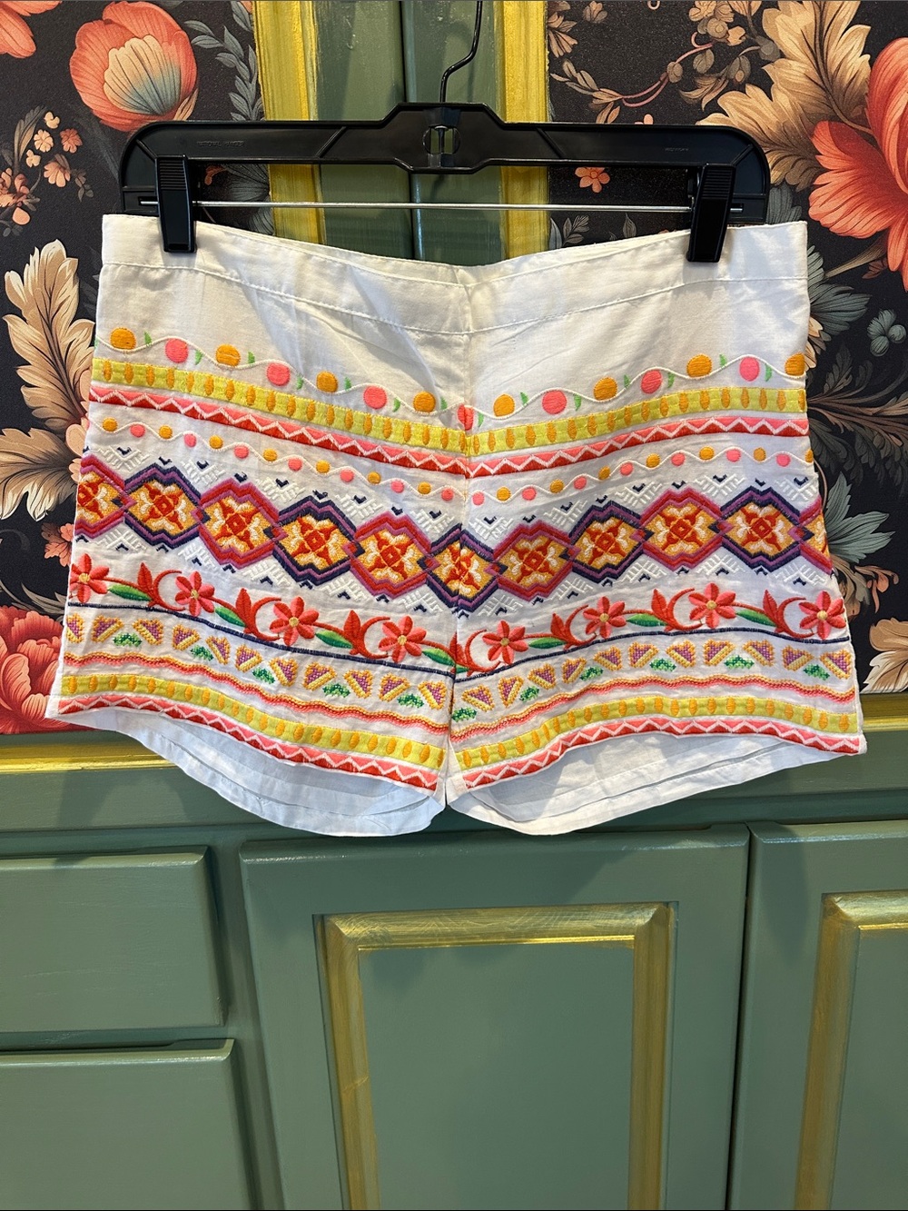 Boston Proper White Cotton Shorts with Multicolor Embroidered Trim